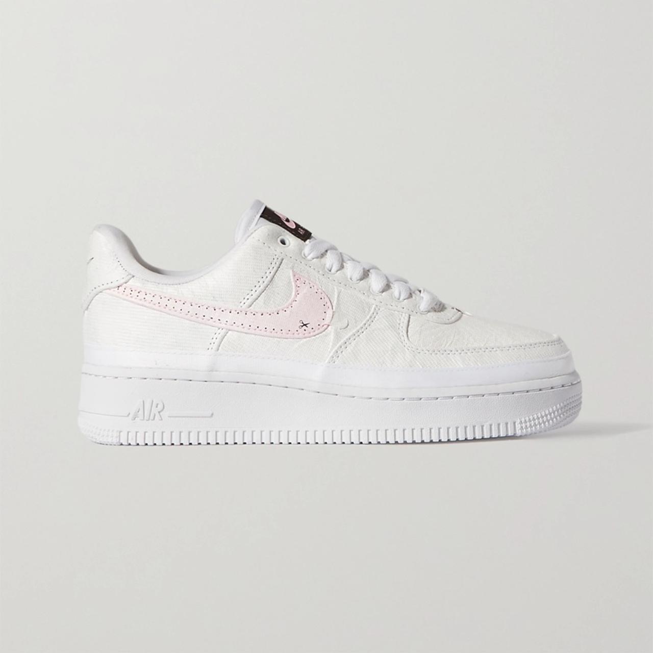 Millennial pink air hot sale force 1