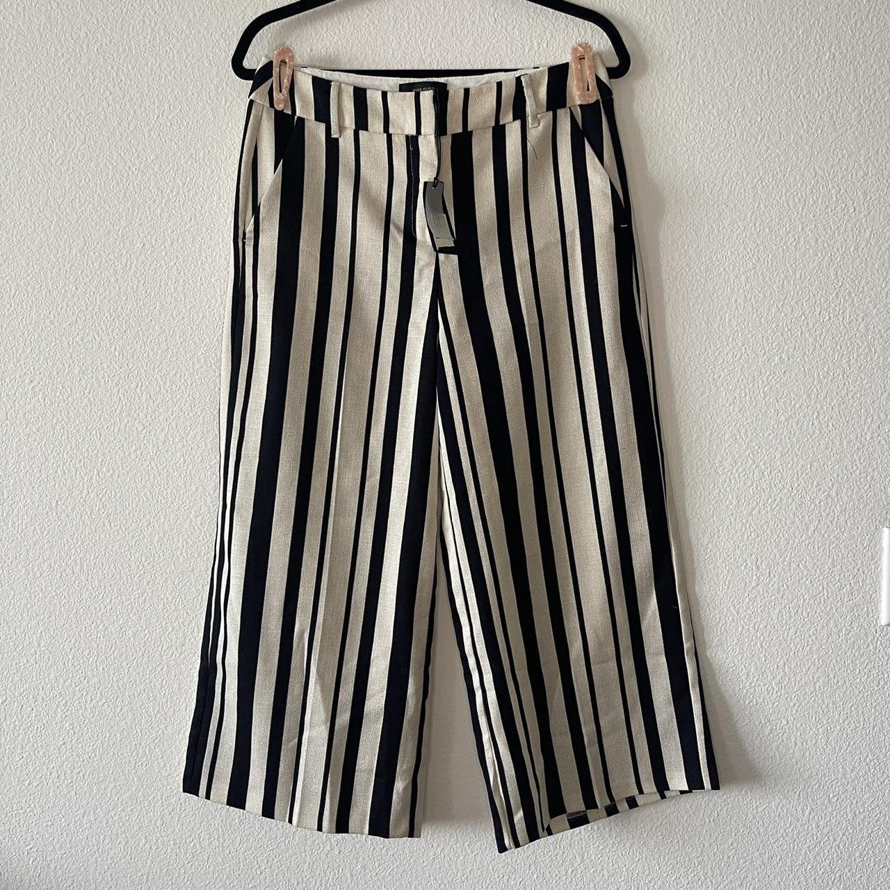 River Island Women's Black and Cream Trousers | Depop