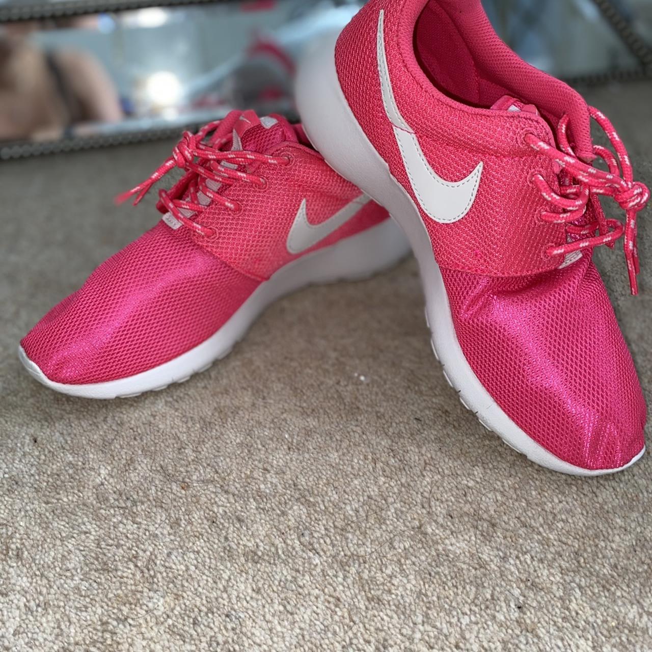 Hot pink roshe store run