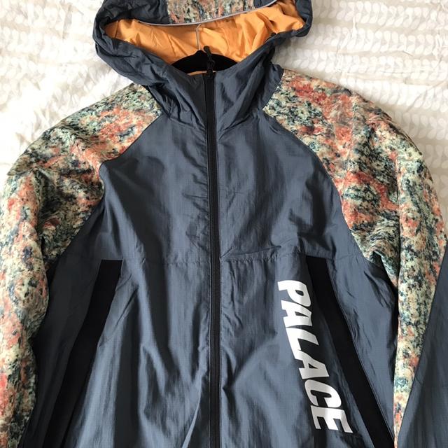 •Palace “P-Lite run it jacket” Granite •Size... - Depop