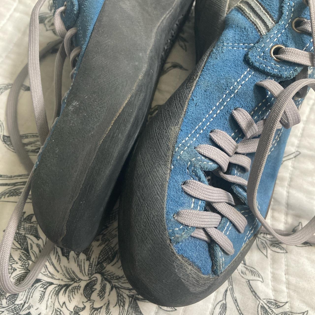 evolv-climbing-shoes-hardly-worn-as-too-small-for-depop