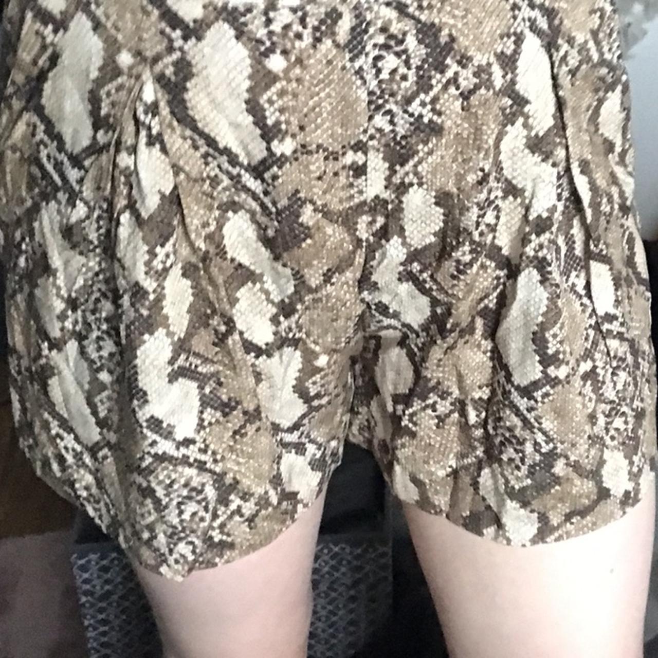 Snake print shorts store h&m