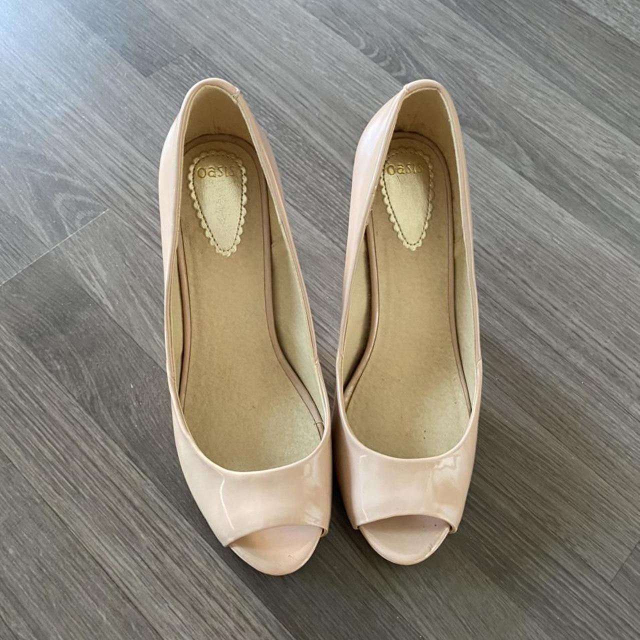 Oasis Women's Tan and Cream Courts | Depop