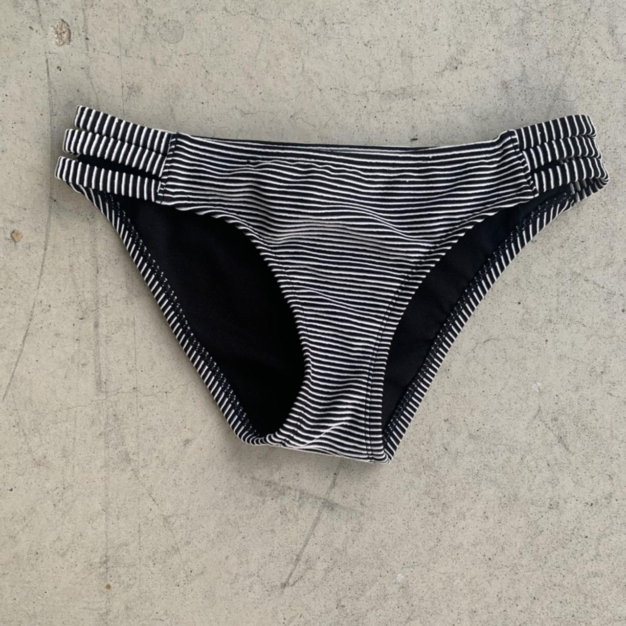 Women's Bikini-and-tankini-bottoms | Depop