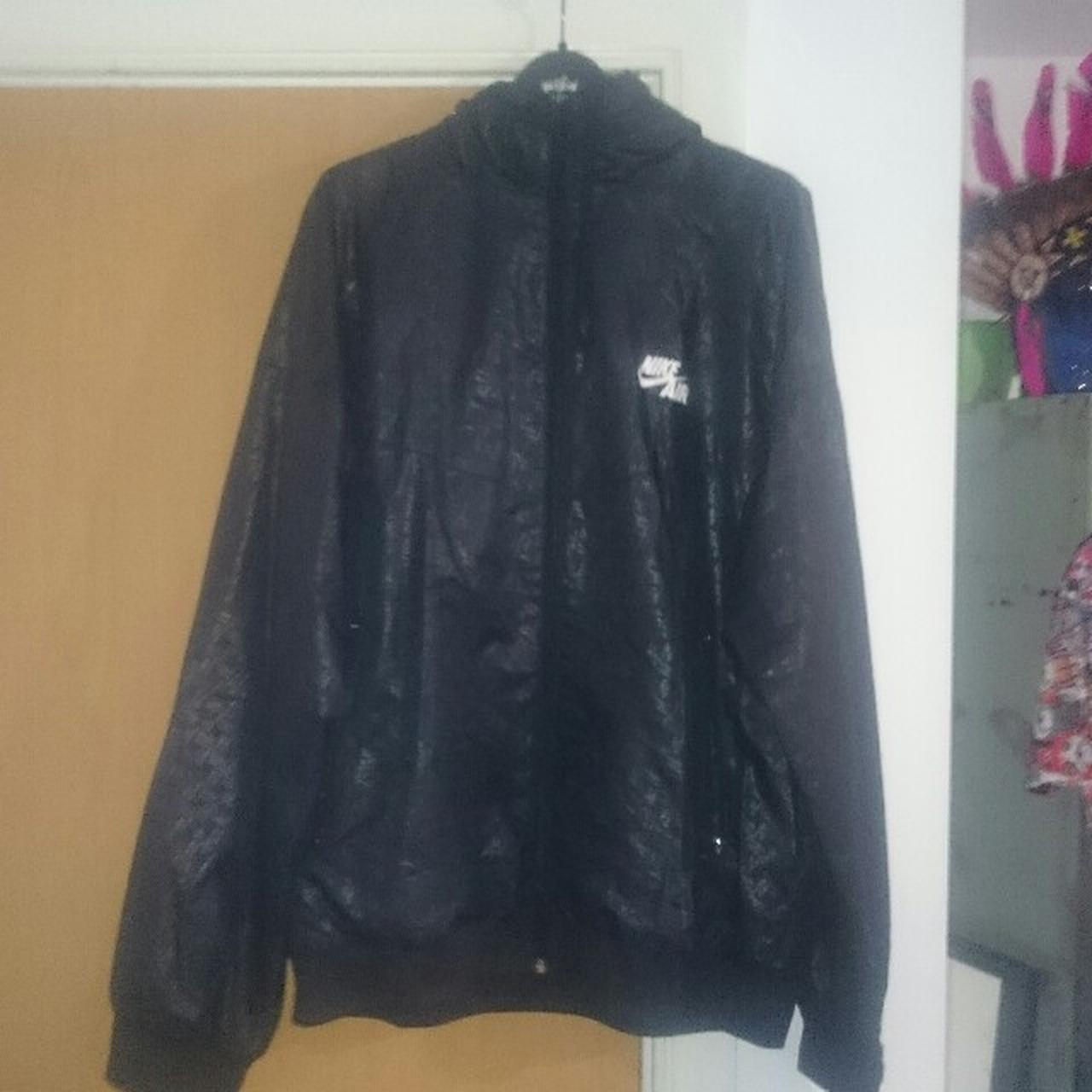 hooded windbreaker nike