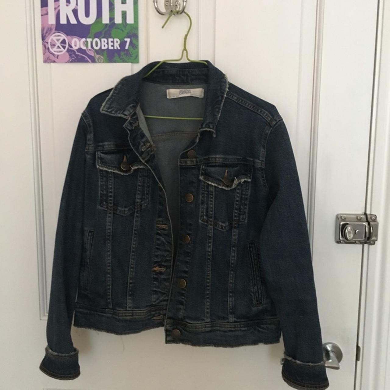 cropped blue denim jacket Zara size S (best fit 6-8... - Depop