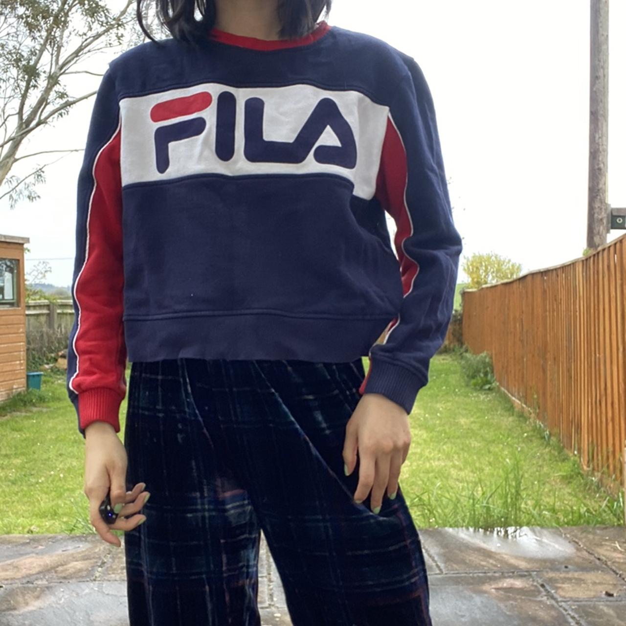 kabine guide mikroskopisk Fila Women's Blue and Red Sweatshirt | Depop