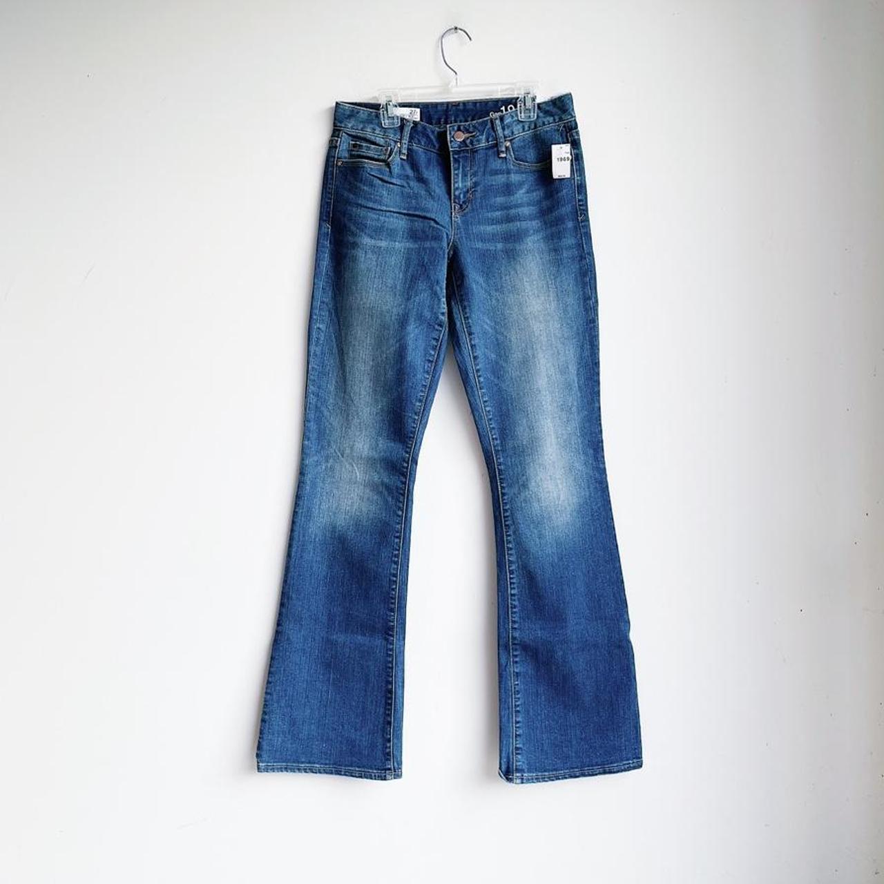 NWT GAP | Stretchy Mid-Rise Bootcut Jean | Size 27.... - Depop