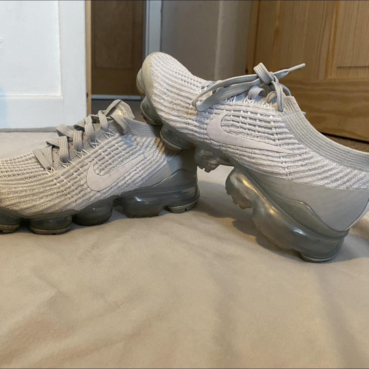 white vapormax women's size 6