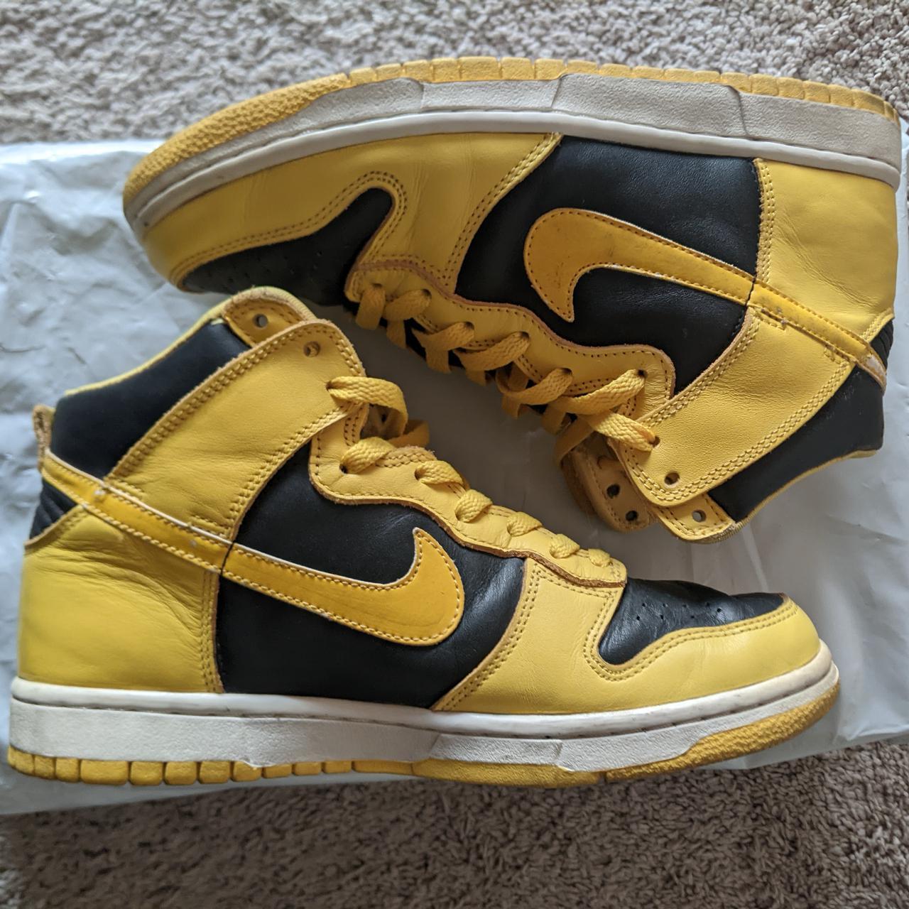 nike dunk goldenrod 1999