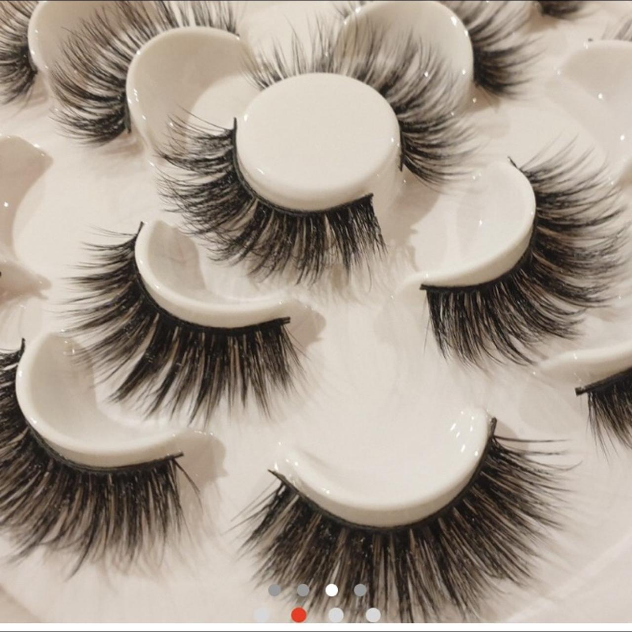 7 pairs of these peng lashes for £10 so works out ... - Depop