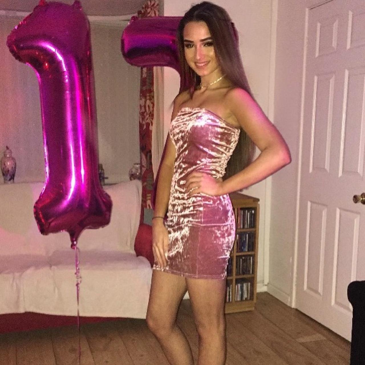 Selling this pink, velvet dress of pretty