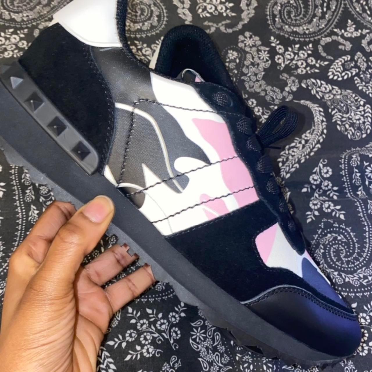 Pink and black outlet valentino trainers