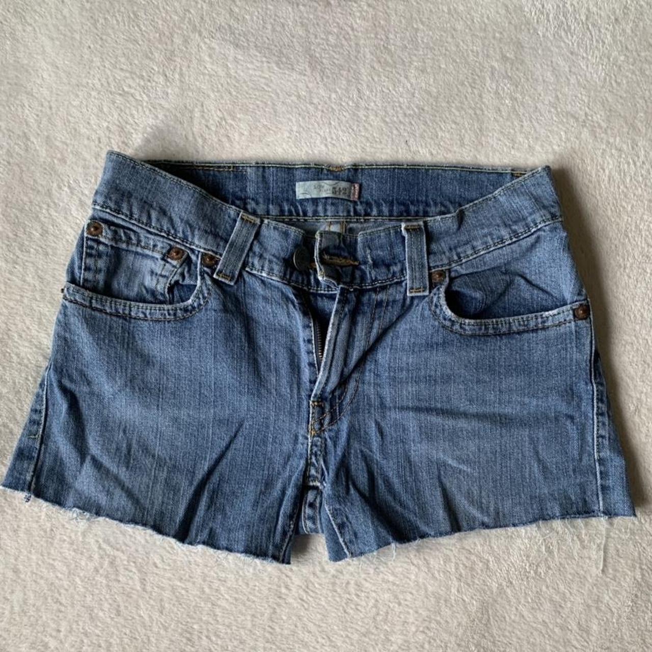 Levi’s women’s denim shorts Classic 542 style 28... - Depop