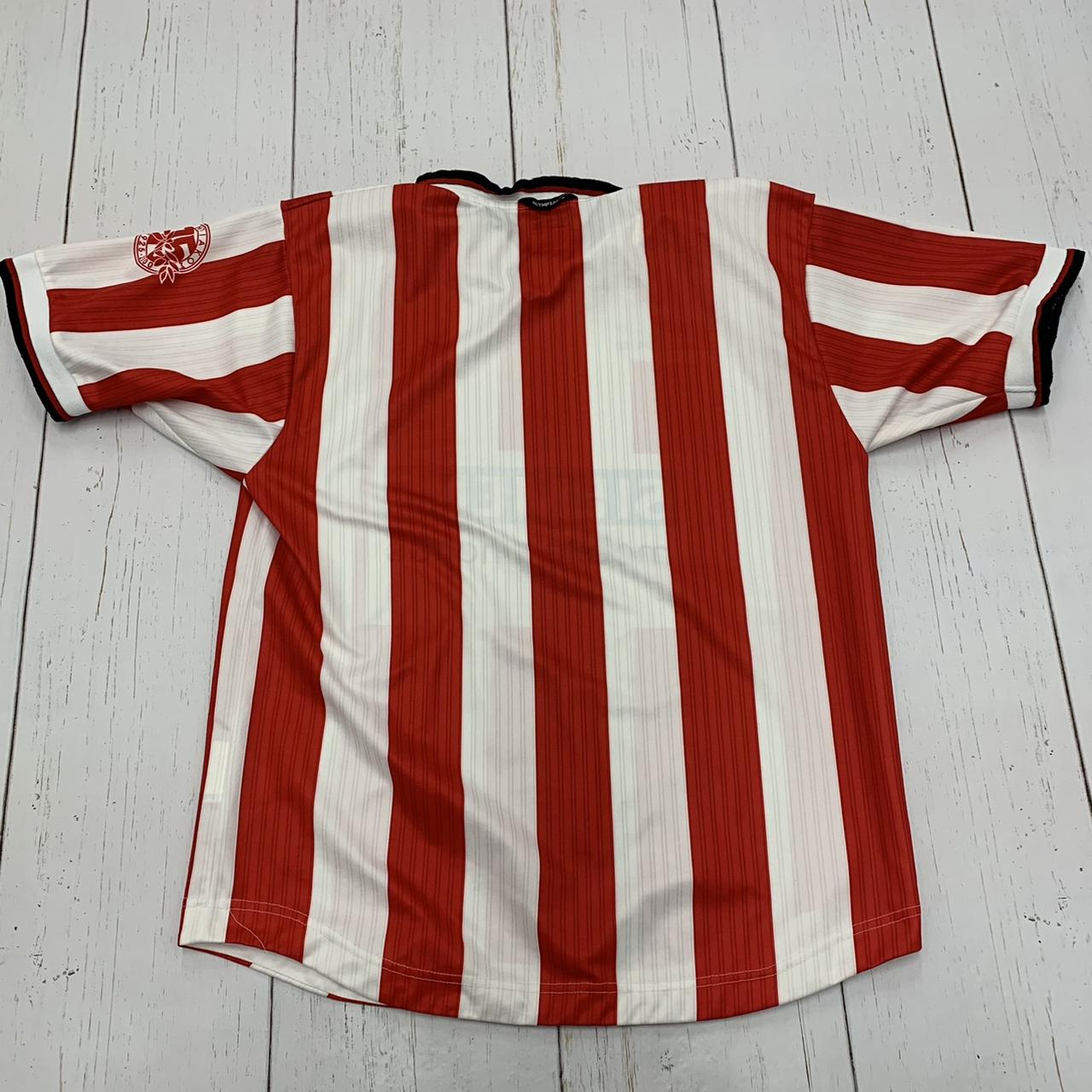 Umbro Men's Red and White T-shirt (2)