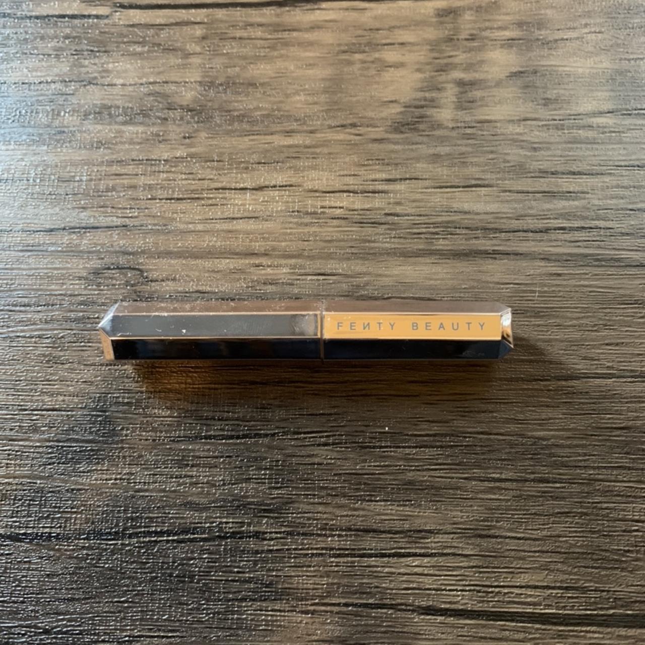 item listed by kaylaelam
