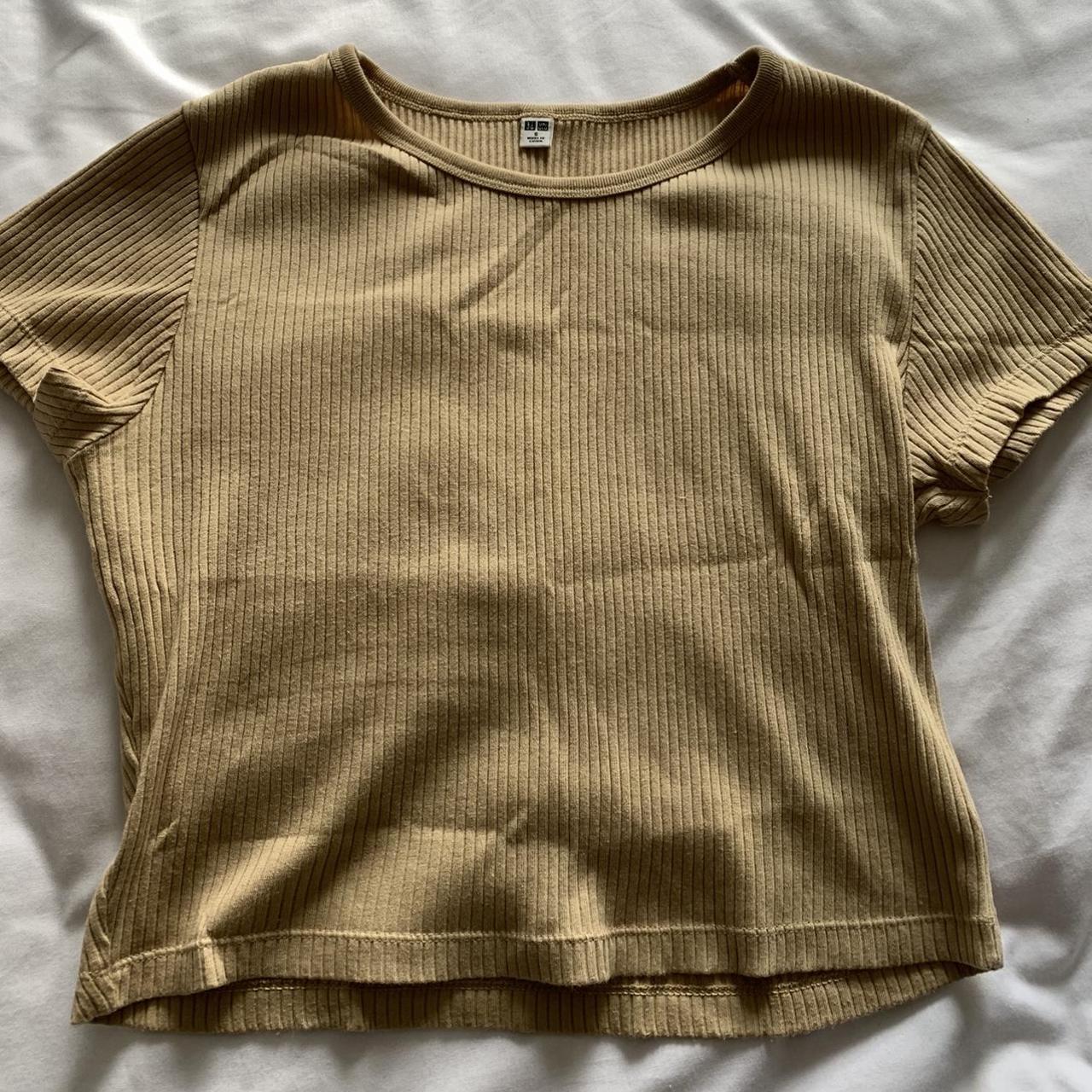 UNIQLO Women's T-shirt | Depop