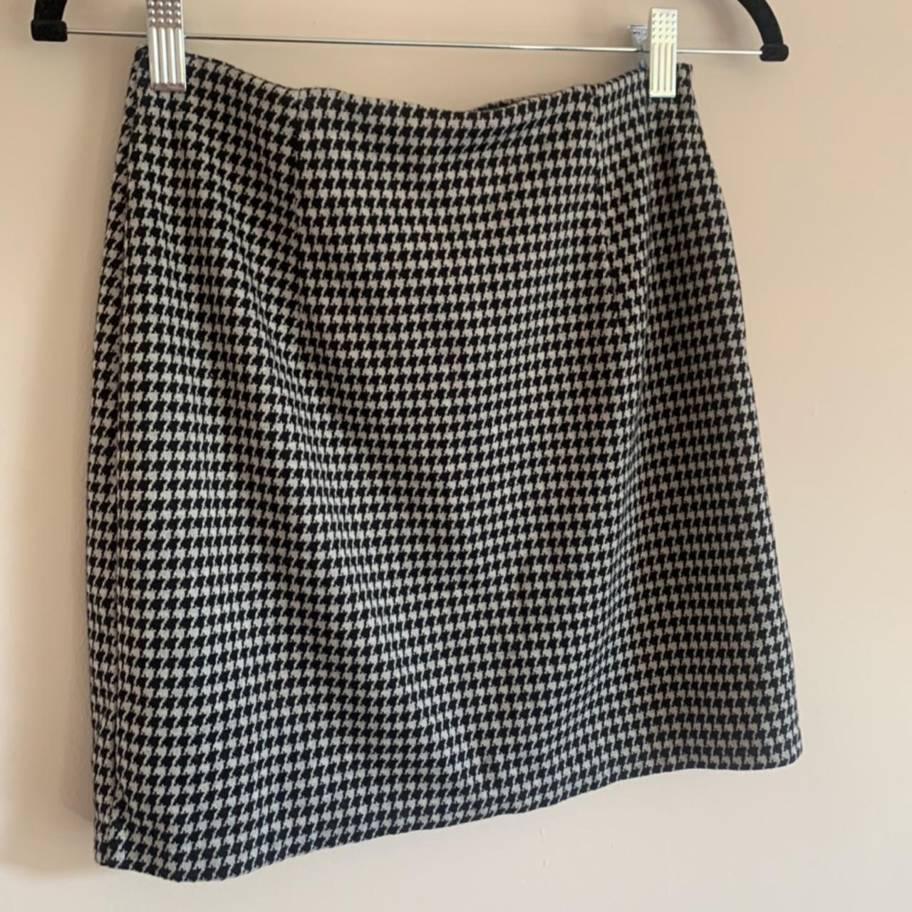 Stretchy dogs tooth mini skirt. Perfect for office... - Depop