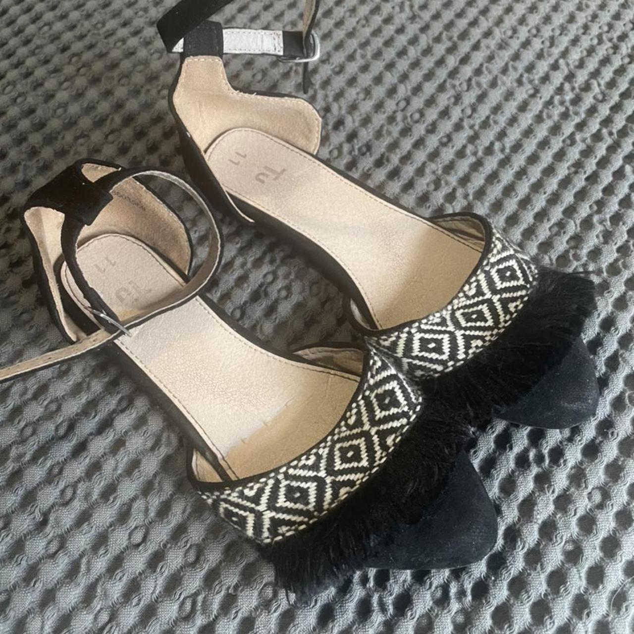 kids sandals size 11