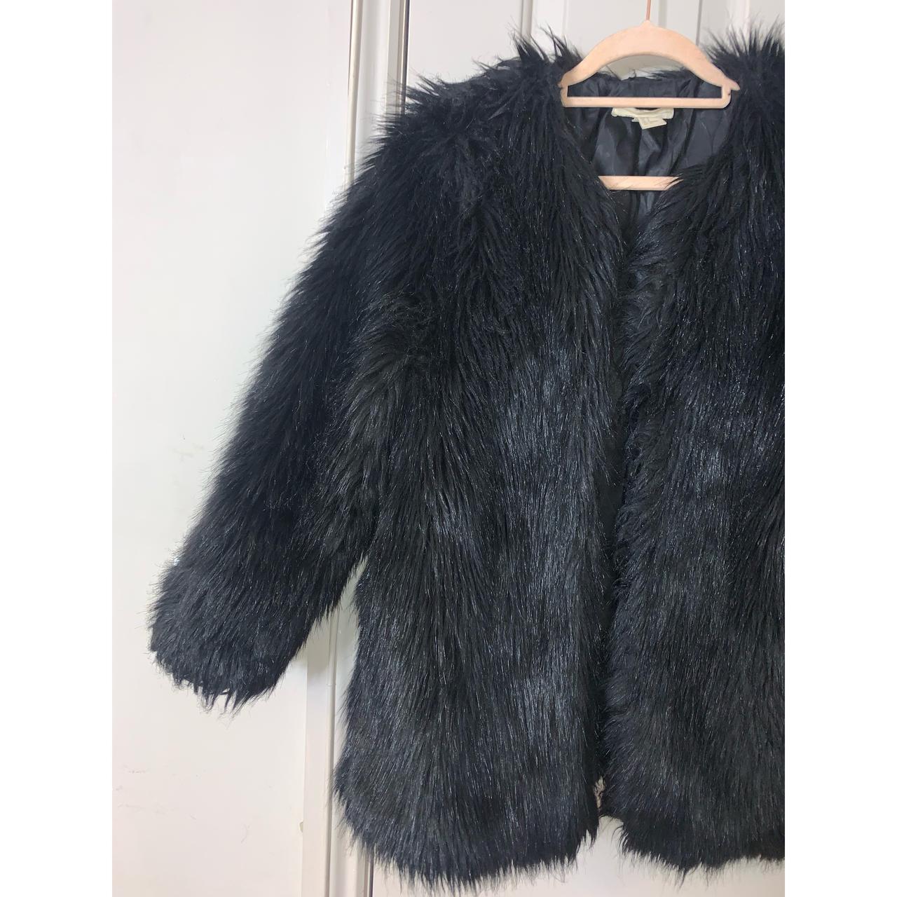 Black faux fur coat from H&M Size: True