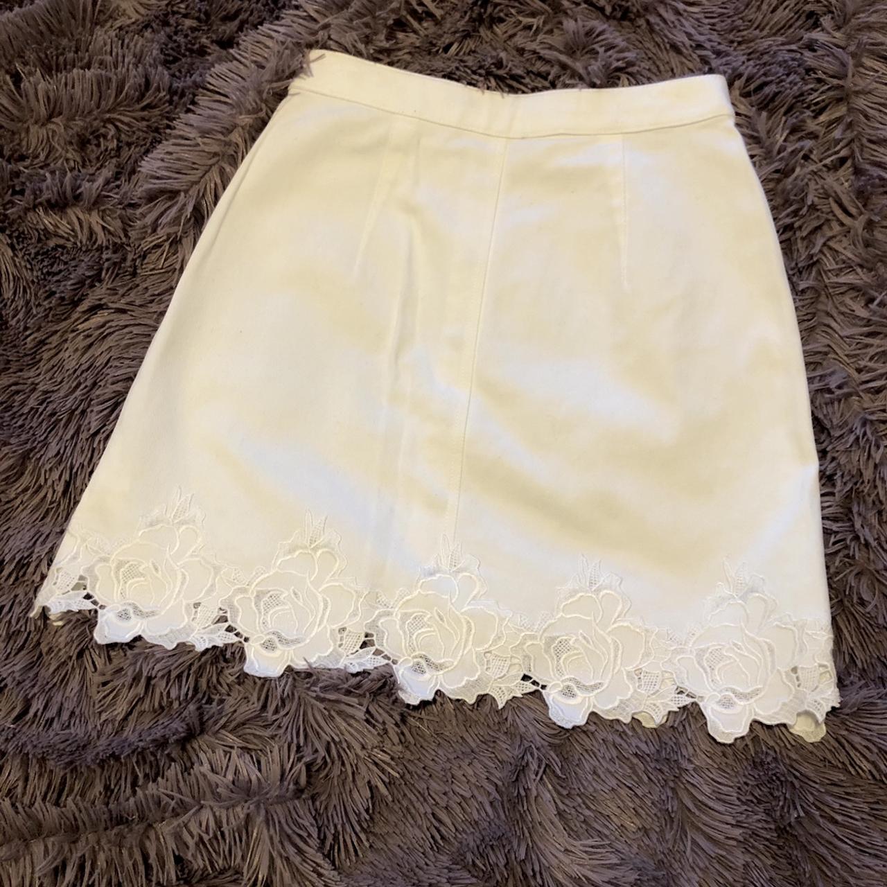 Club Monaco Women's White Skirt | Depop