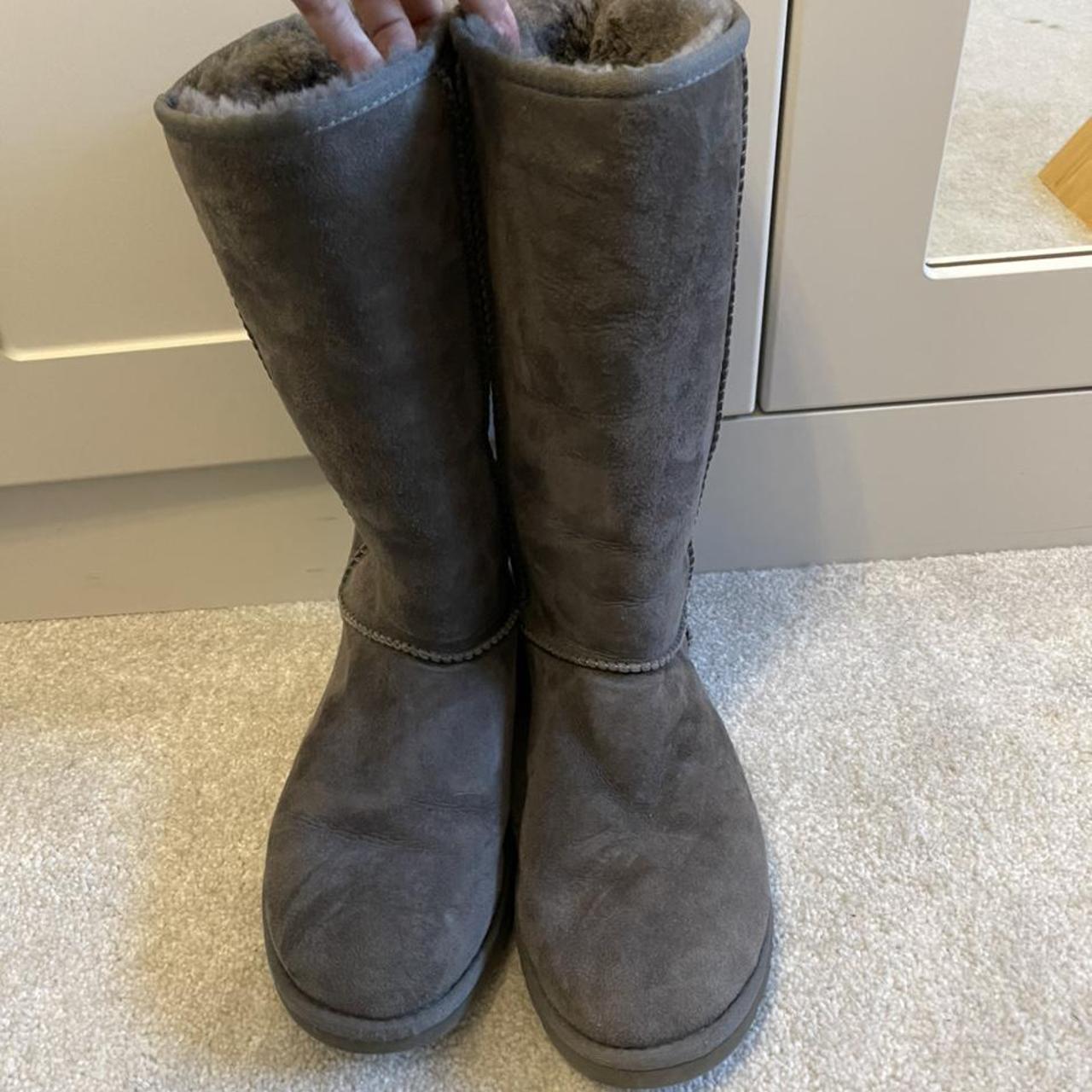 grey ugg boots size 6.5