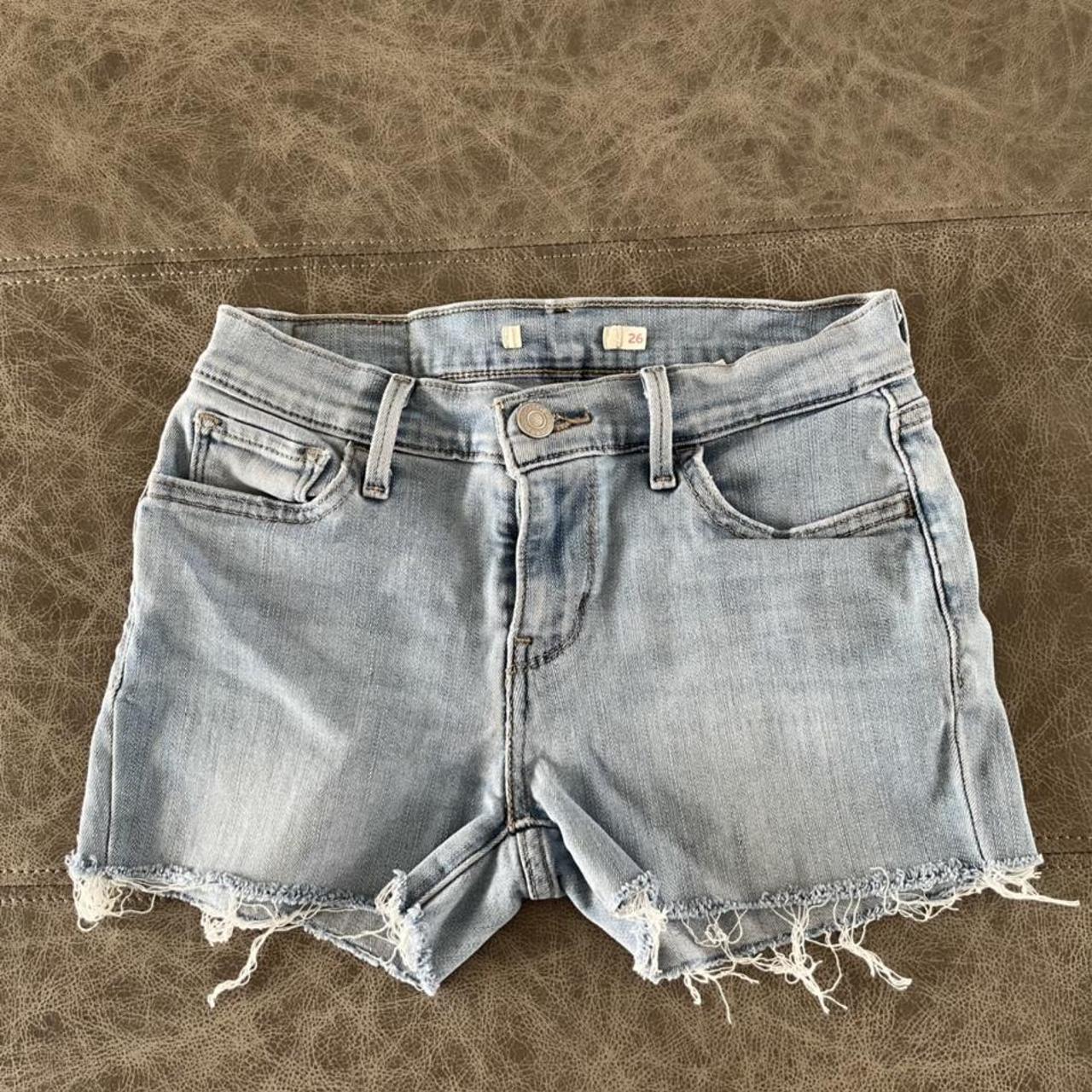 Levi’s shorts size 26inch waist stretchy - Depop