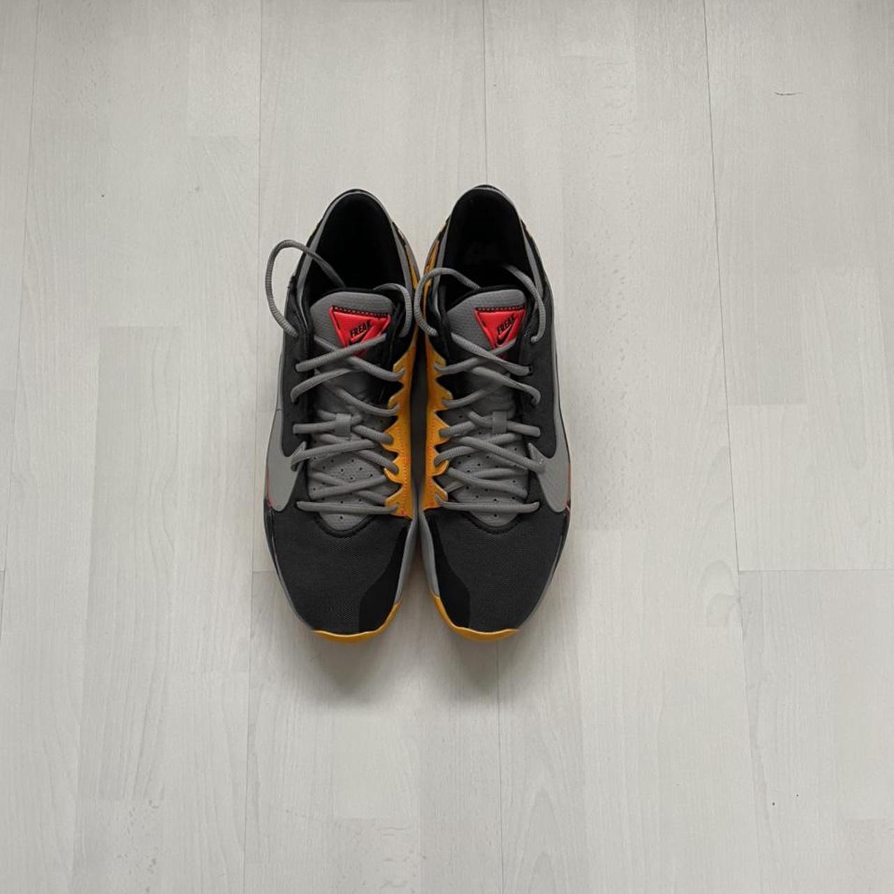 women's zoom gravity sneakers