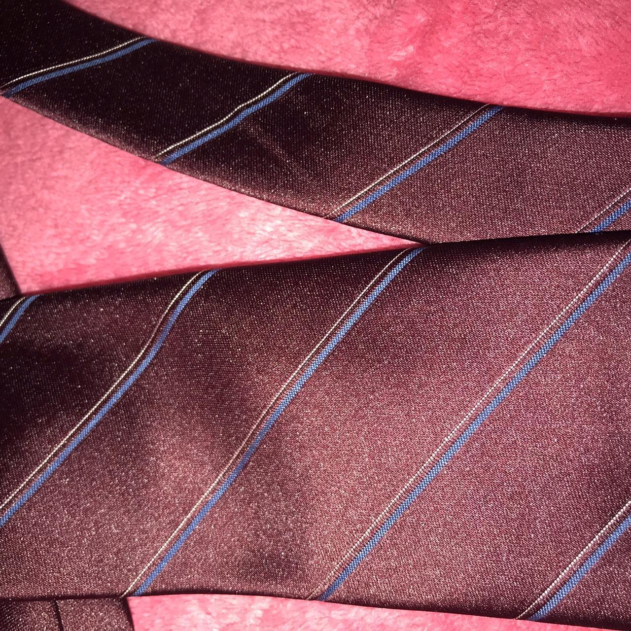 light maroon tie