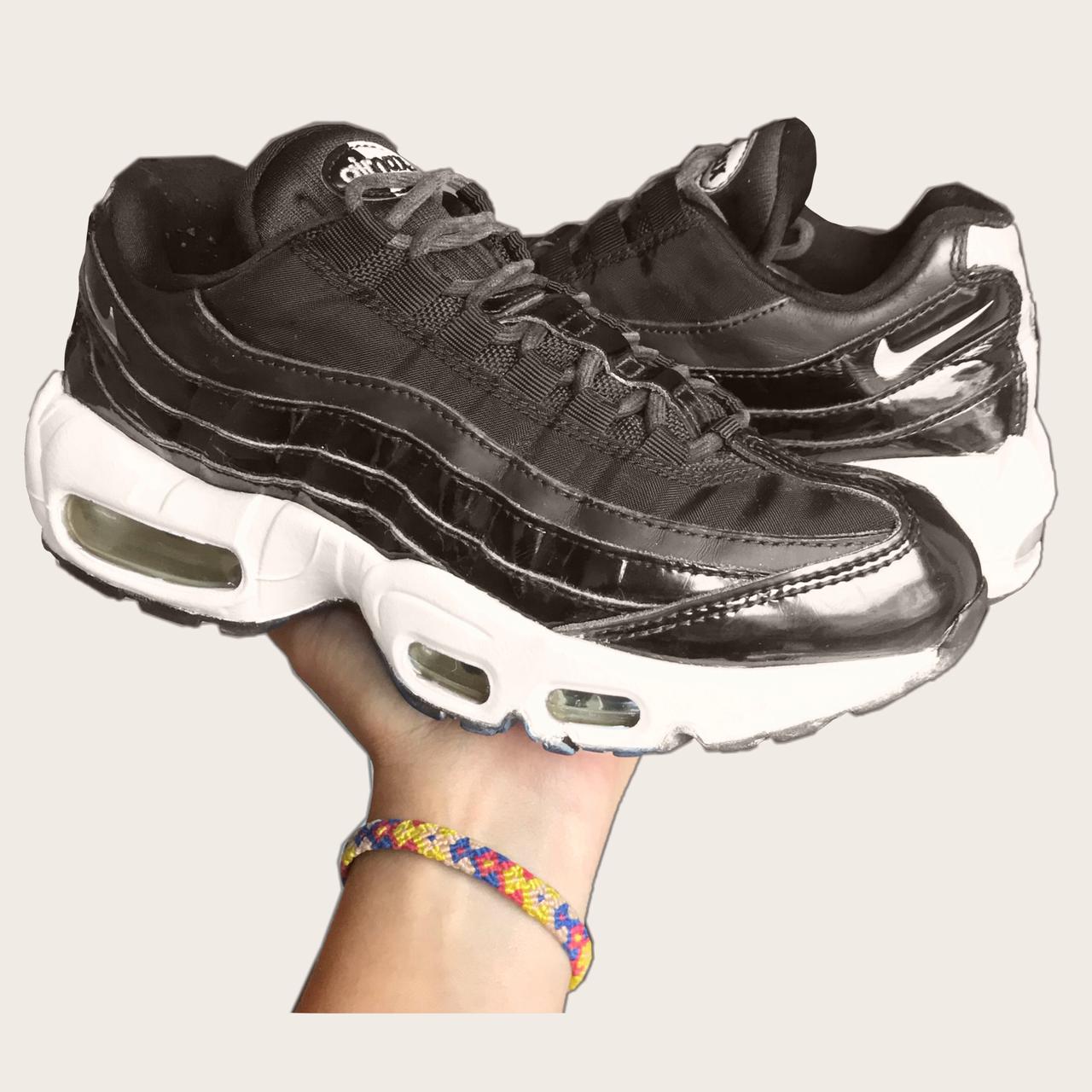 95s black and white