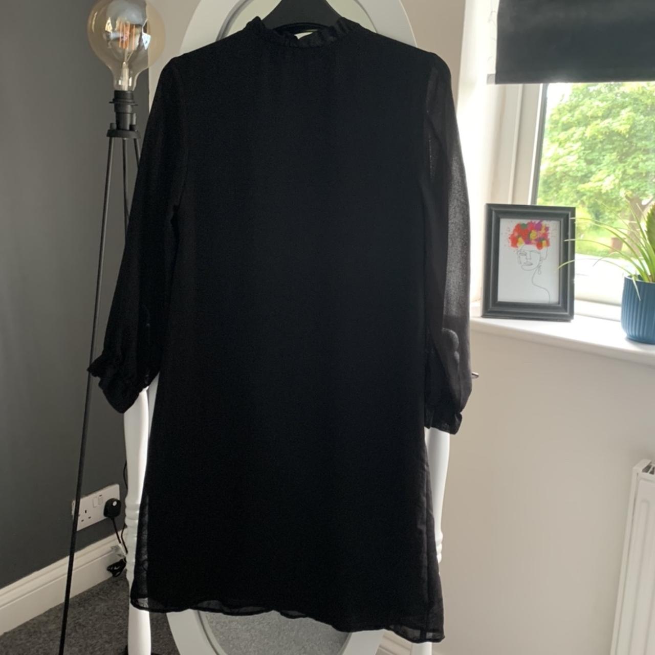 H&M BLACK MINI DRESS GREAT FOR SUMMER. SIZE SMALL.... - Depop