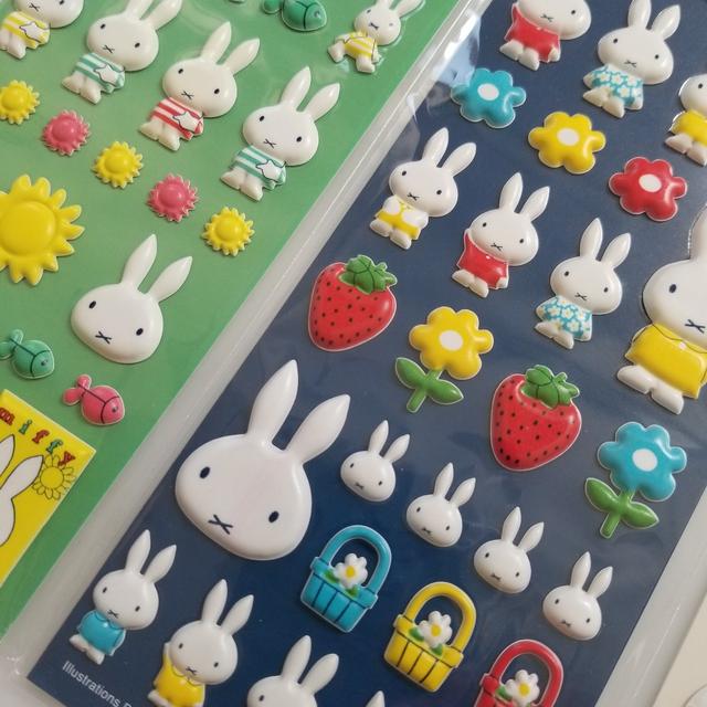 Miffy with strawberries - Miffy - Sticker