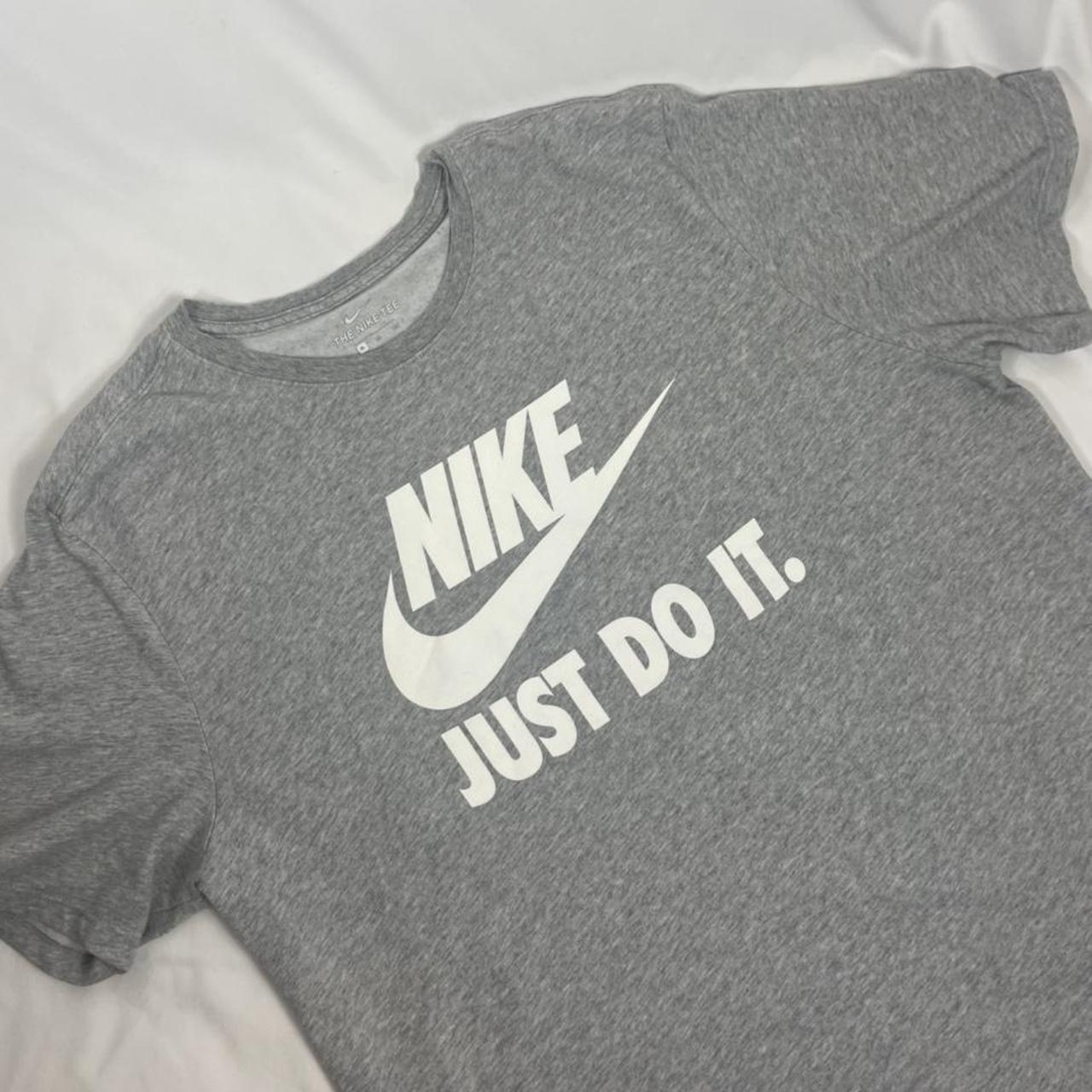 womens gray nike shirt