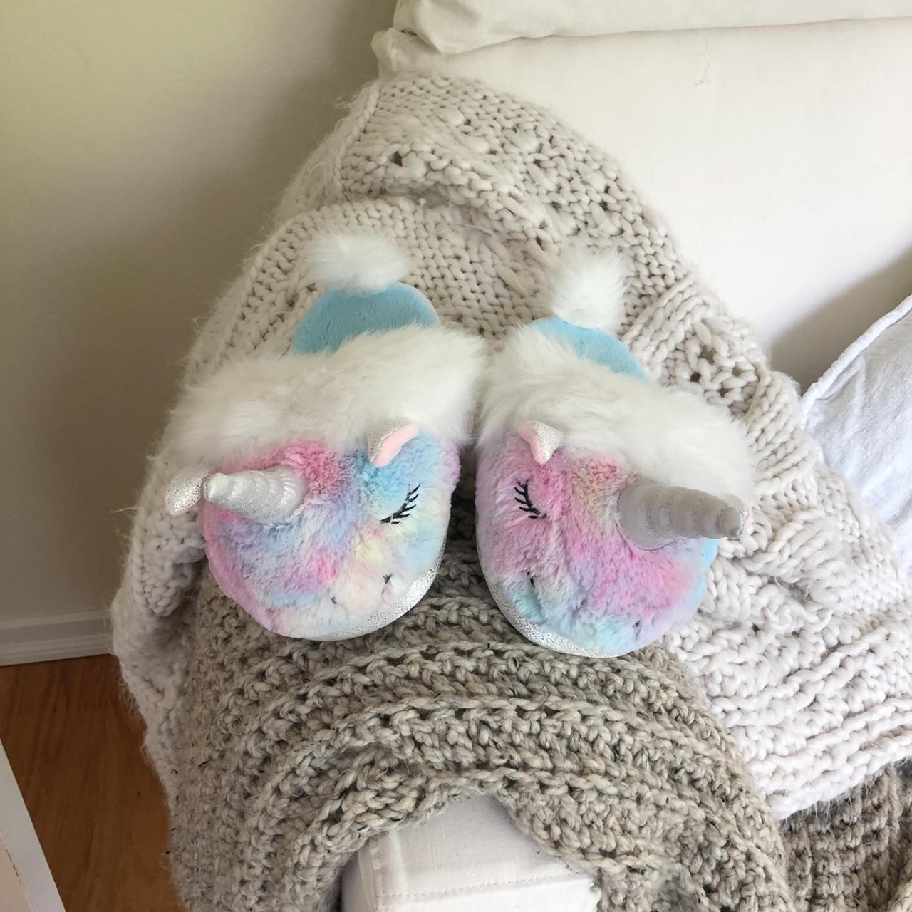 Urban outfitters hot sale fuzzy slides