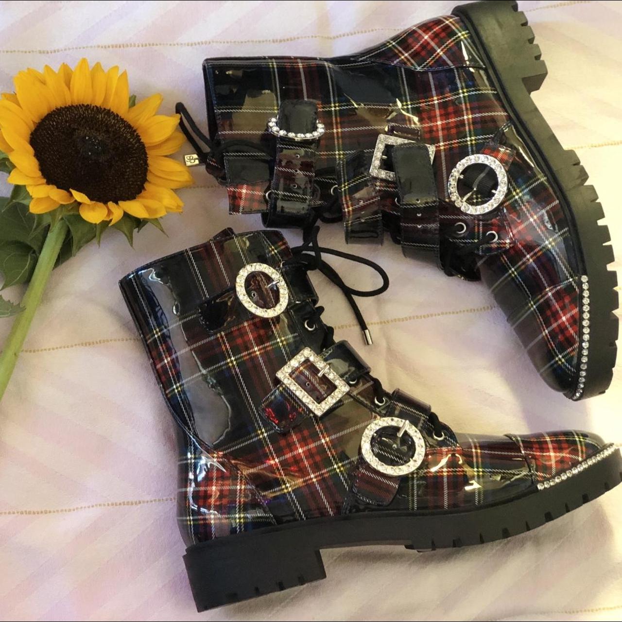 kirlah boots plaid