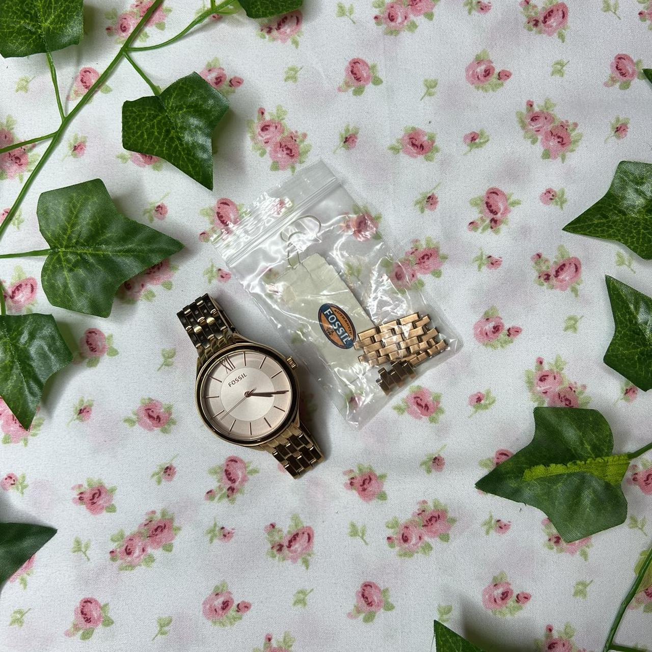 Previously loved rose gold Fossil watch with extra Depop