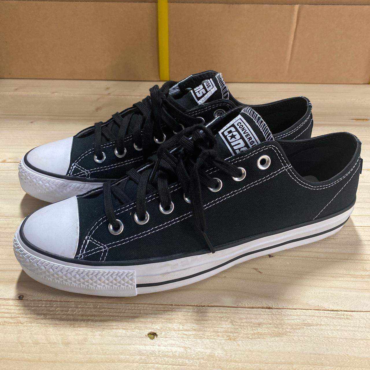 Converse Men's Black and White Trainers (2)