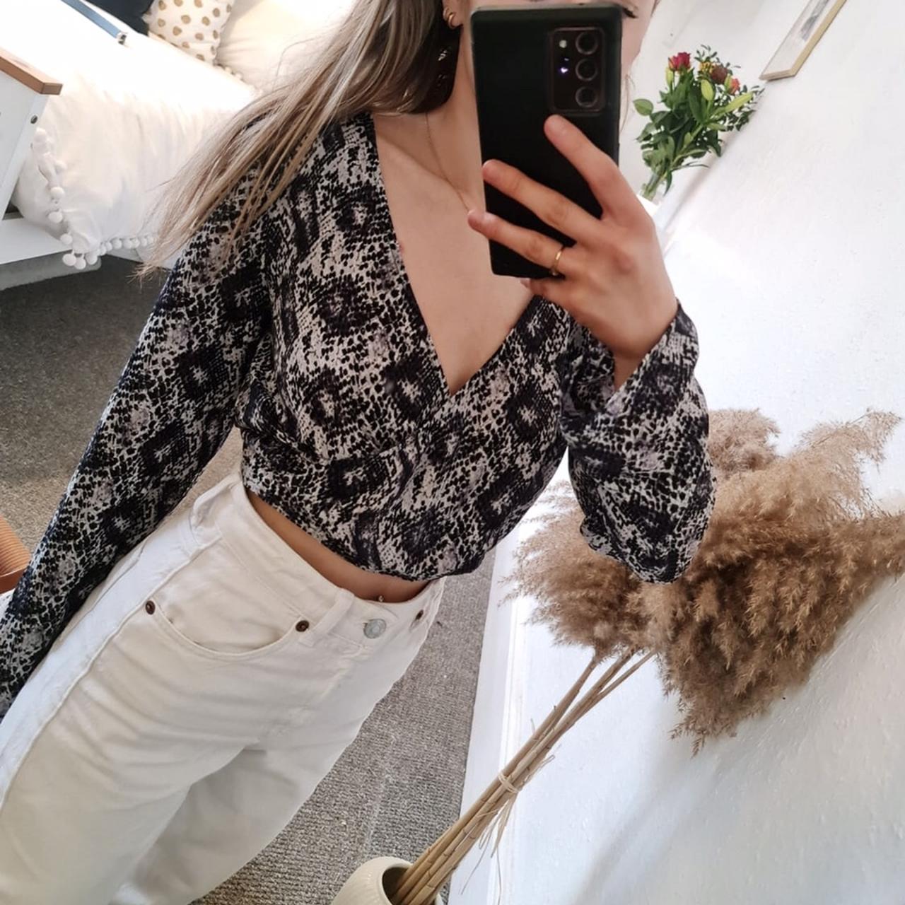 H&m clearance snakeskin top