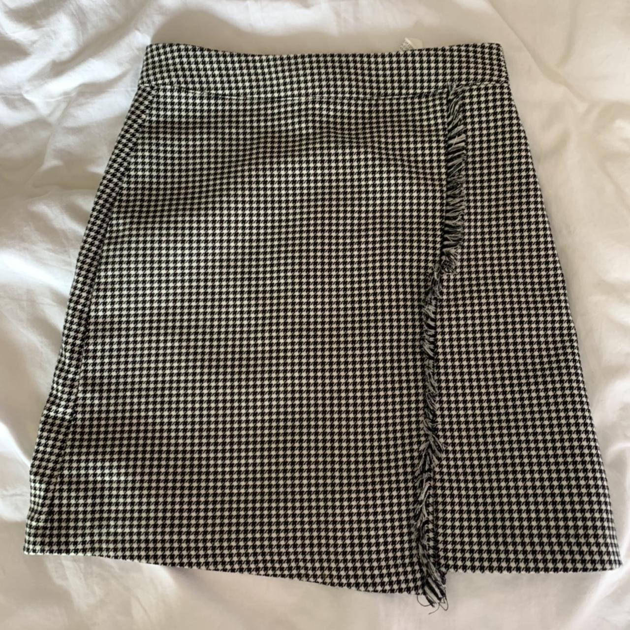 PULL&BEAR checked mini skirt. Perfect for sixth... - Depop