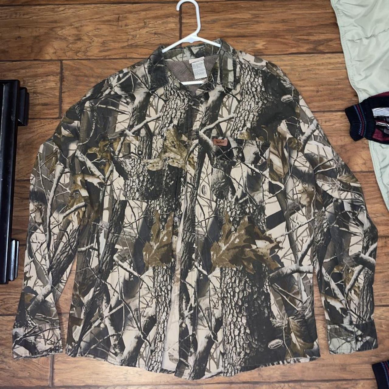 Realtree longsleeve button up size XL Has a little... - Depop