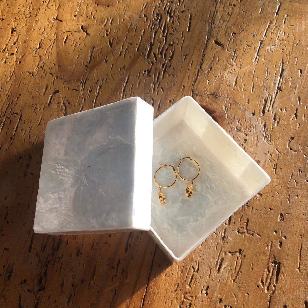 Insanely gorgeous shell box. Perfect for jewelry or... - Depop