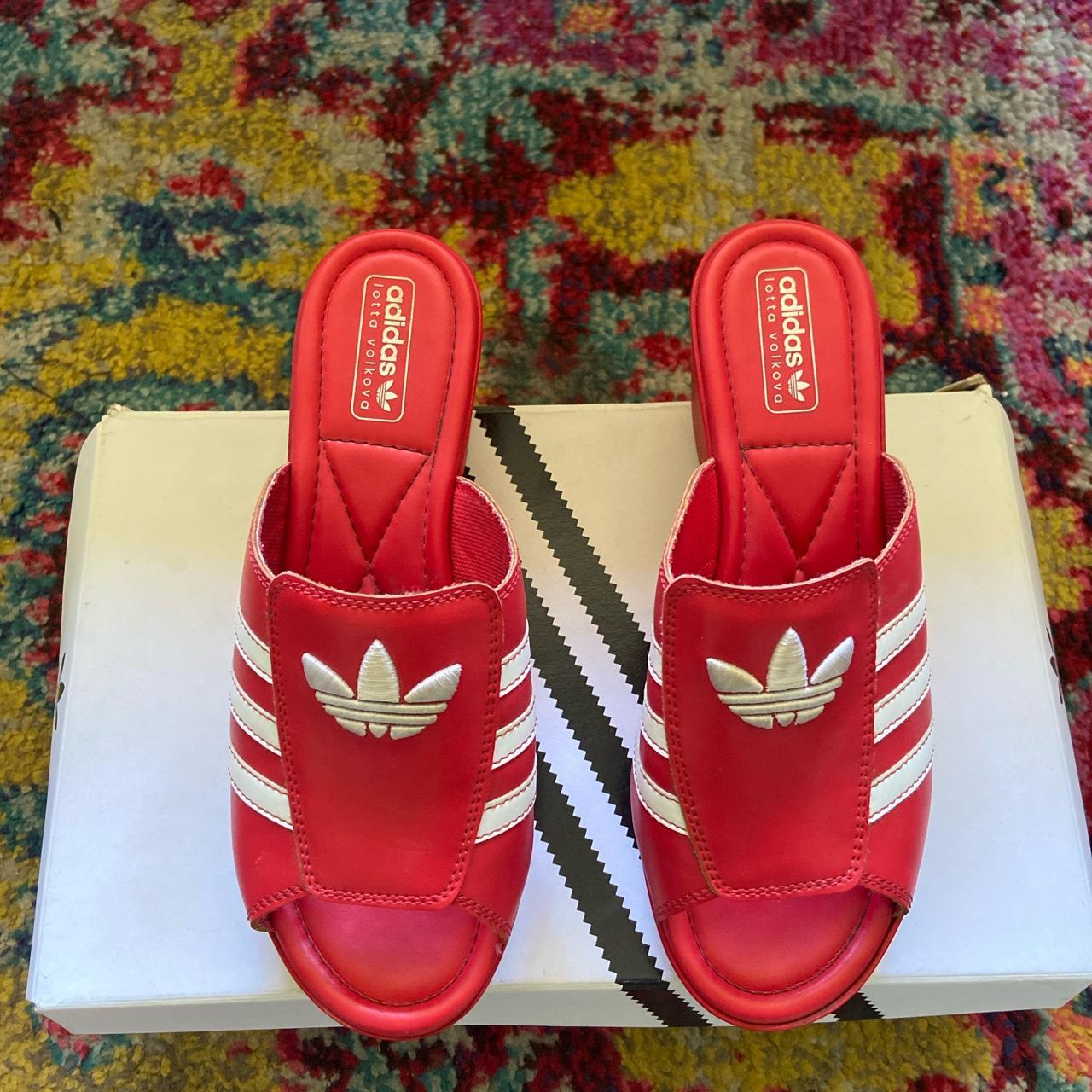 レア☆adidas × Lotta Volkova Trefoil Mules adidas Trefoil Mules Lotta Volkova Red (Women's) - FW4384 - US