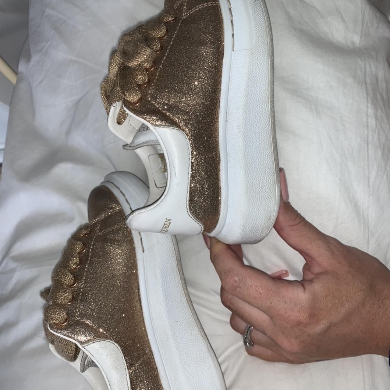 Alexander mcqueen clearance gold glitter trainers