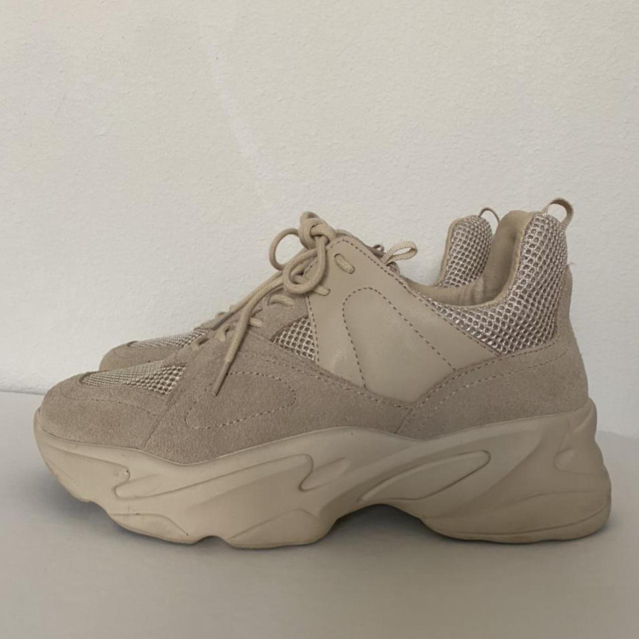 steve madden movement beige multi