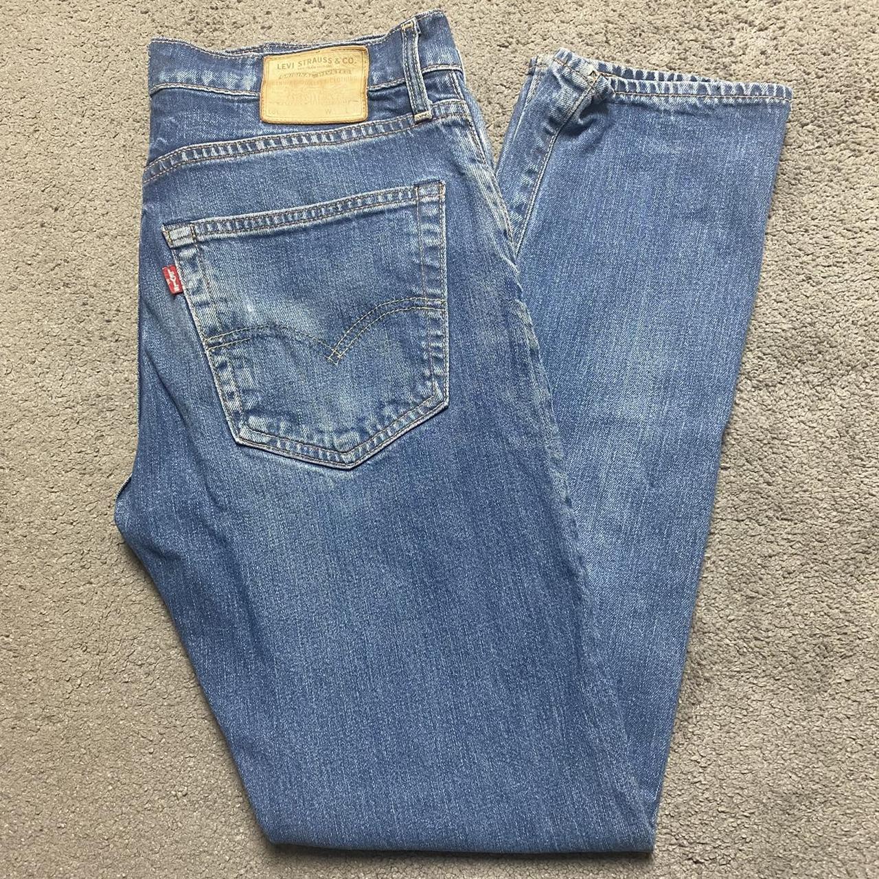 Levi's Women's Blue and Red Jeans | Depop