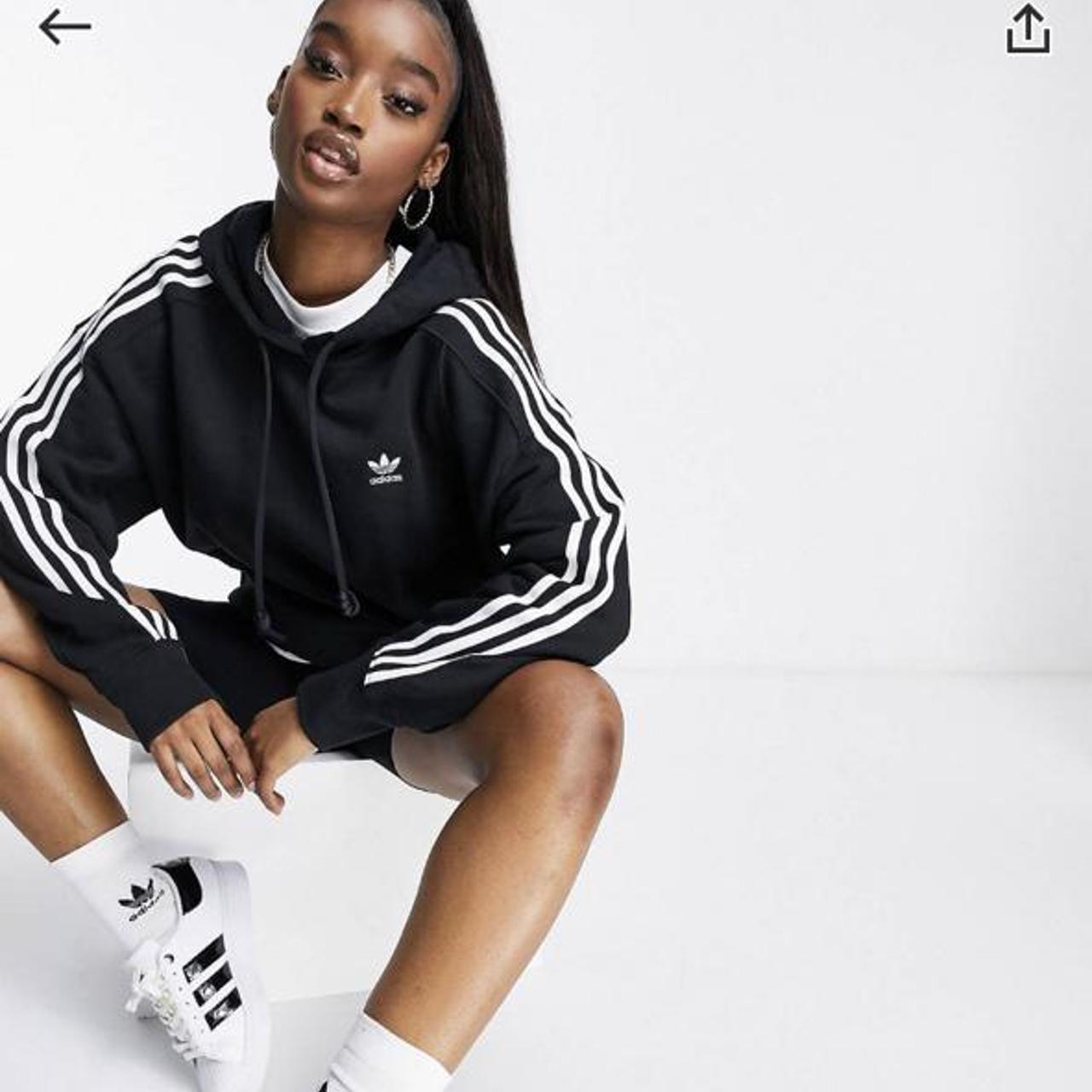 Adidas trefoil outlet black cropped hoodie