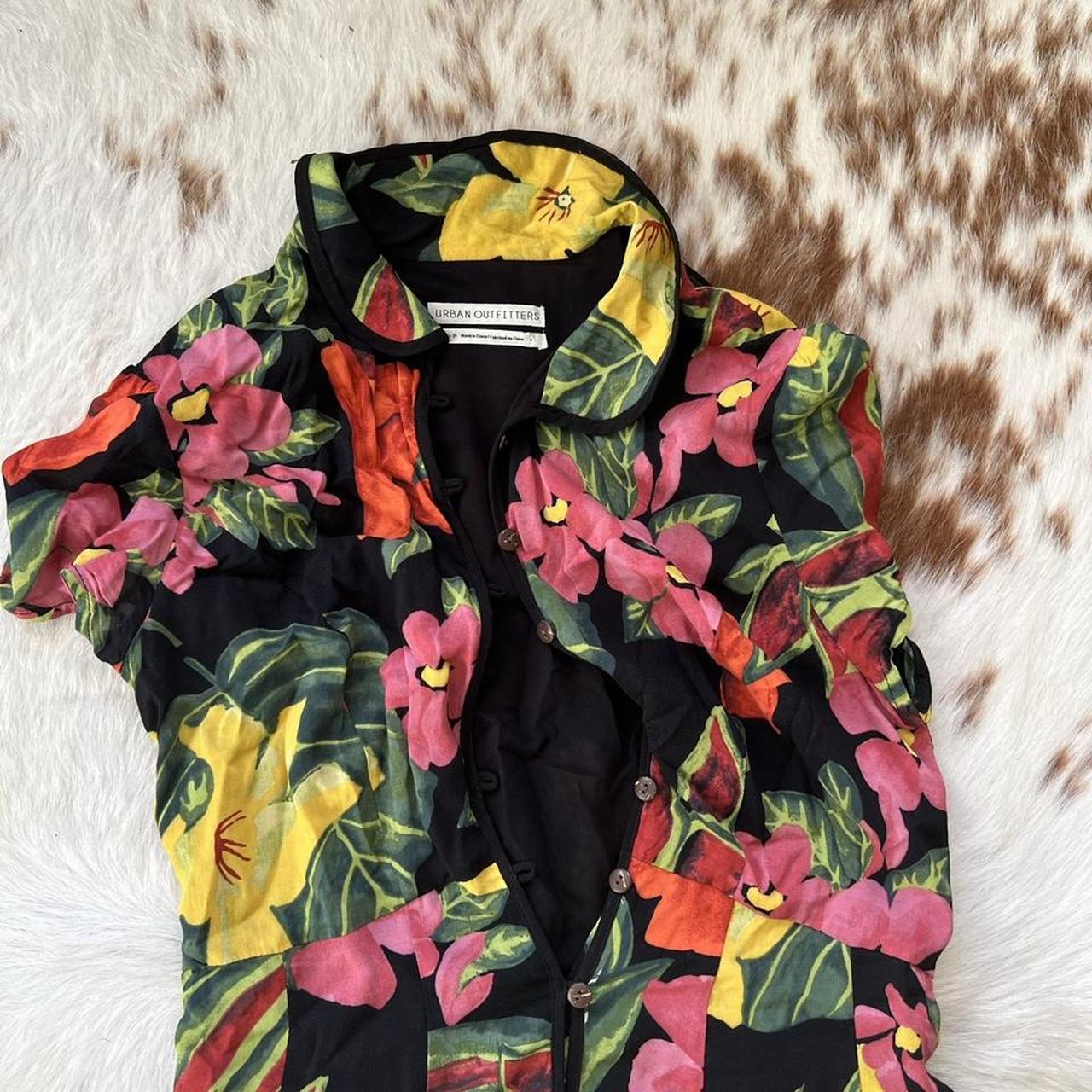 adorable floral collared dress from urban! the... Depop