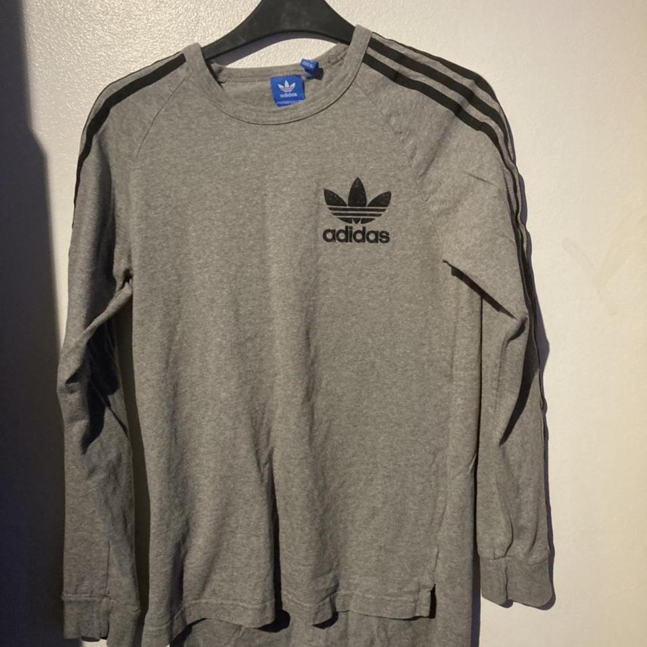Adidas Men's Grey and Black T-shirt | Depop