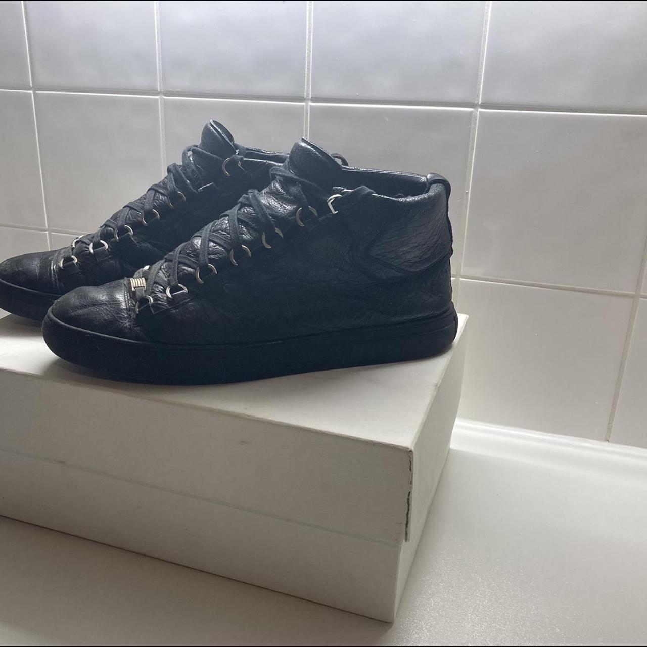 Balenciaga arena store shoe laces