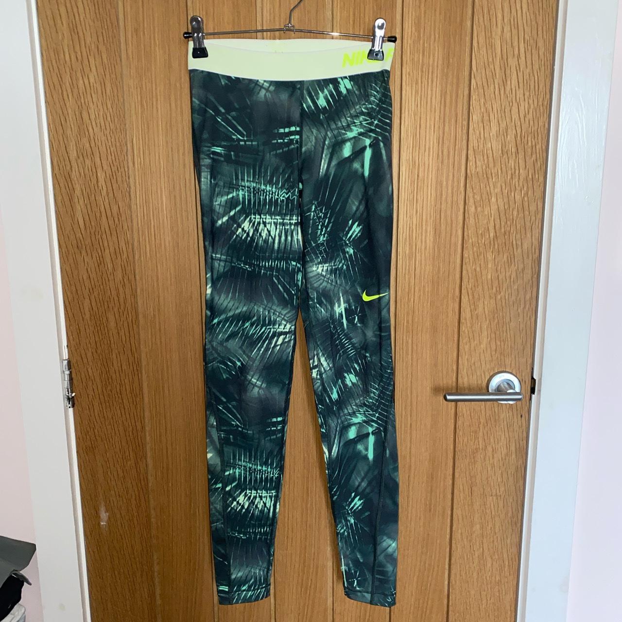 black and neon green nike leggings